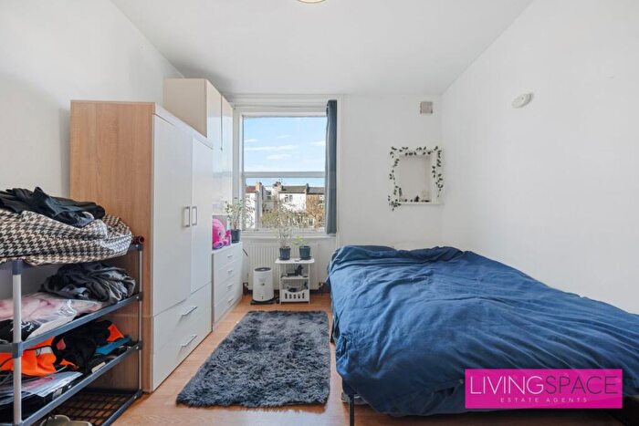 2 Bedroom Flat For Sale In Kimberley Gardens, Haringey, N4