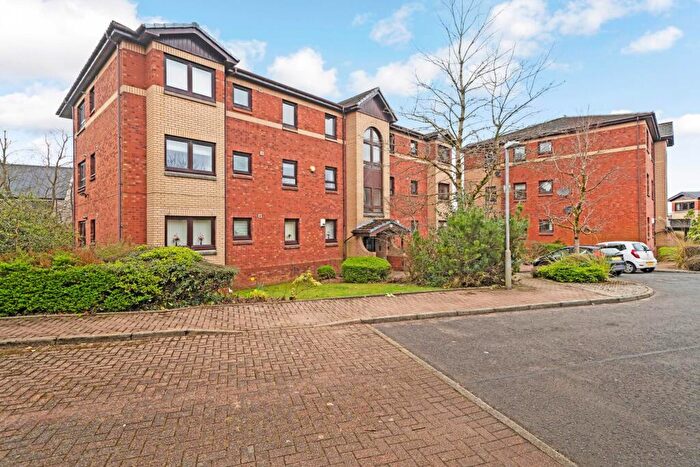 3 Bedroom Apartment For Sale In Whitelea Court, Kilmacolm, PA13