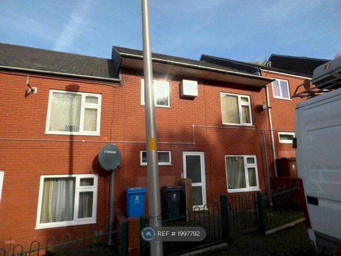 2 Bedroom Flat To Rent In Ramsden Street, Oldham, OL1