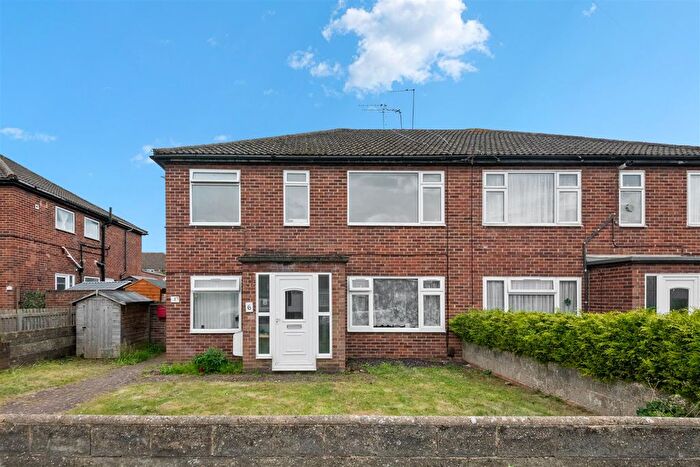 2 Bedroom Maisonette For Sale In Keats Close, Hayes, UB4