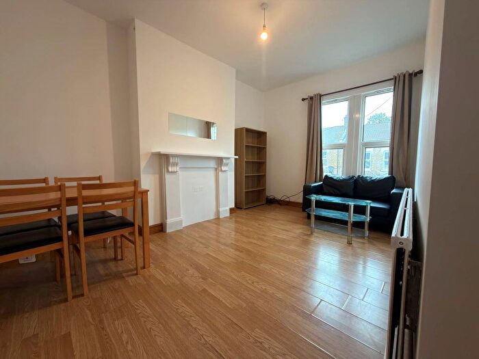3 Bedroom Flat To Rent In Hermitage Road, Manor House, N4