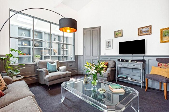 2 Bedroom Apartment For Sale In Thirsk Road, London, SW11