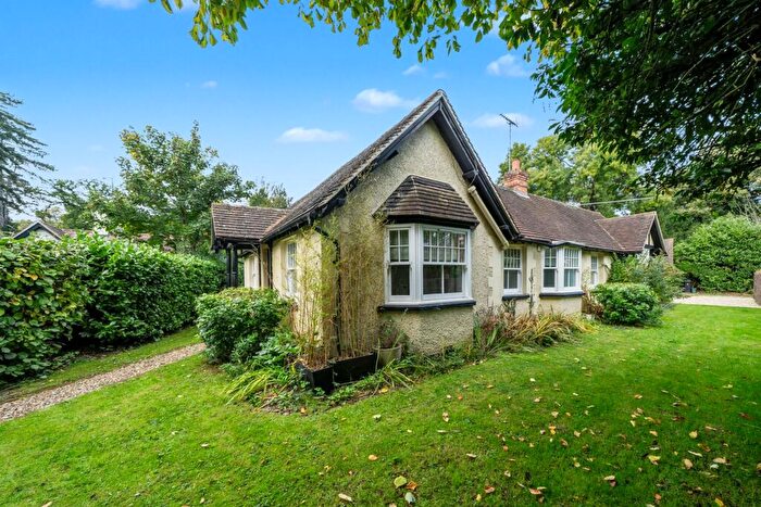 4 Bedroom Bungalow For Sale In Laurel Cottage, Badgemore, Henley-On-Thames, RG9