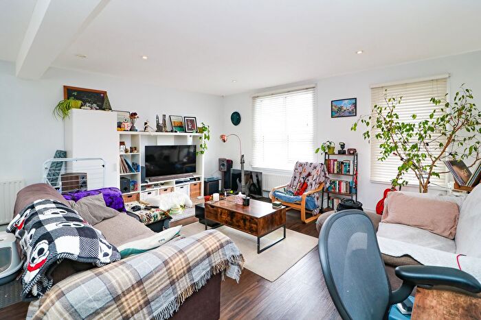 2 Bedroom Flat To Rent In Longmead Road, London, SW17