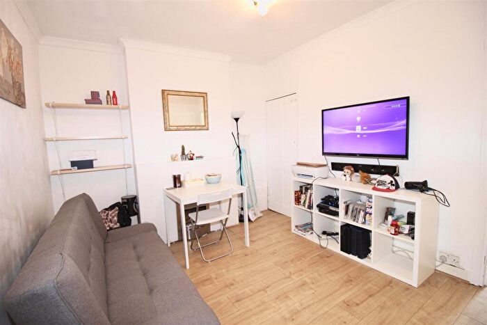 3 Bedroom Terraced House For Sale In Fawcett Road, Croydon, Cro, CR0