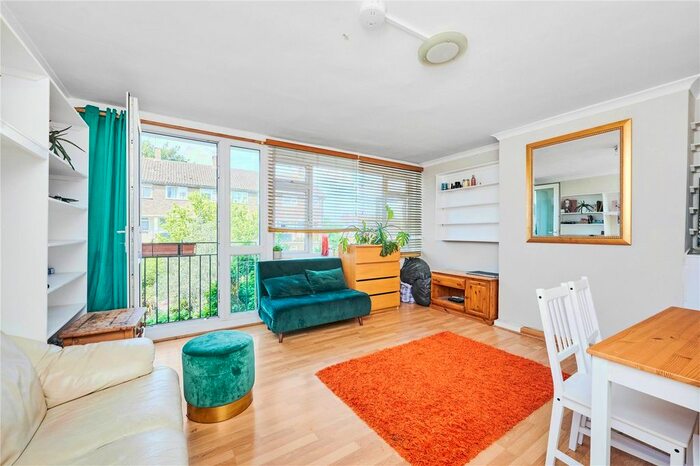 3 Bedroom Flat To Rent In Aintree Street, Fulham, SW6