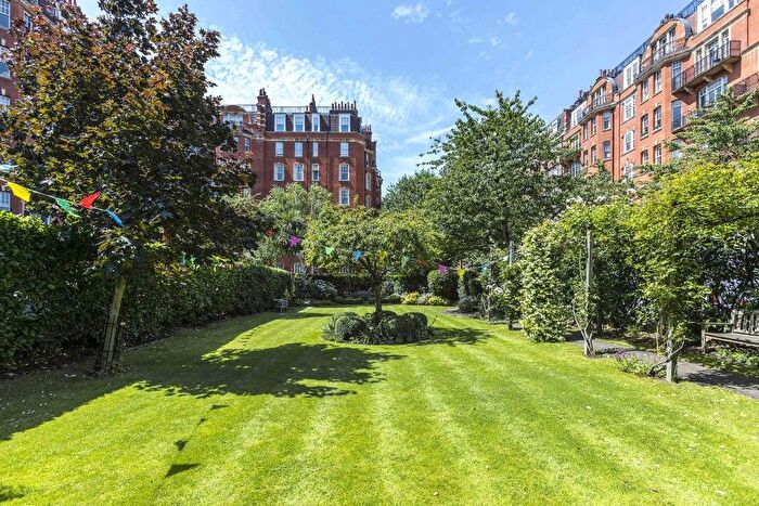 3 Bedroom Flat To Rent In Abbotsbury Road, London, W14