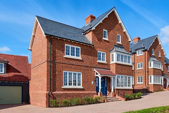 4 Bedroom Detached House For Sale In Clayhill Road, Burghfield Common, RG7