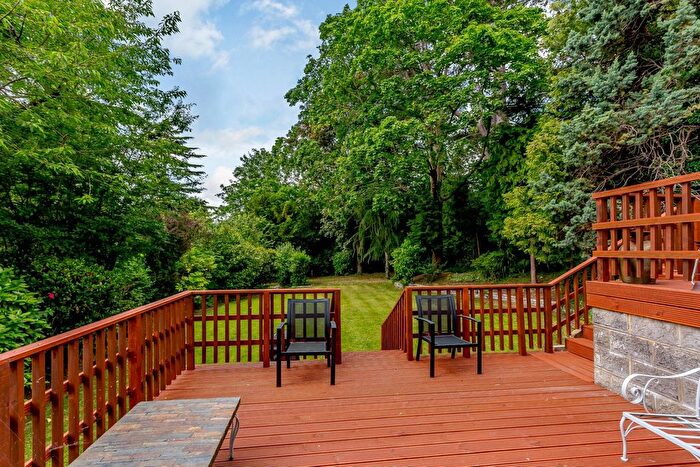 5 Bedroom Detached House For Sale In Courtleas, Cobham, KT11