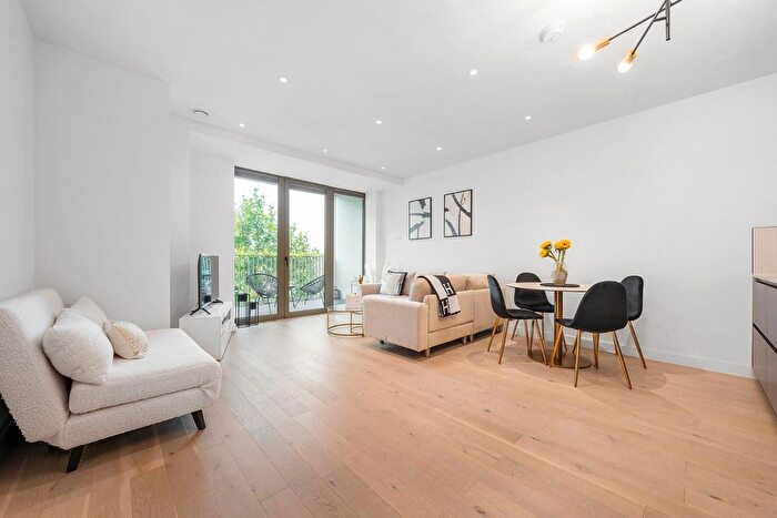 2 Bedroom Flat For Sale In Balham High Road, SW17