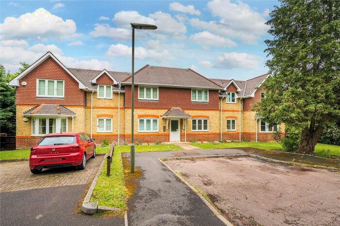 2 Bedroom Flat To Rent In Clarendon Place, Badgers Copse, Camberley, Surrey, GU15