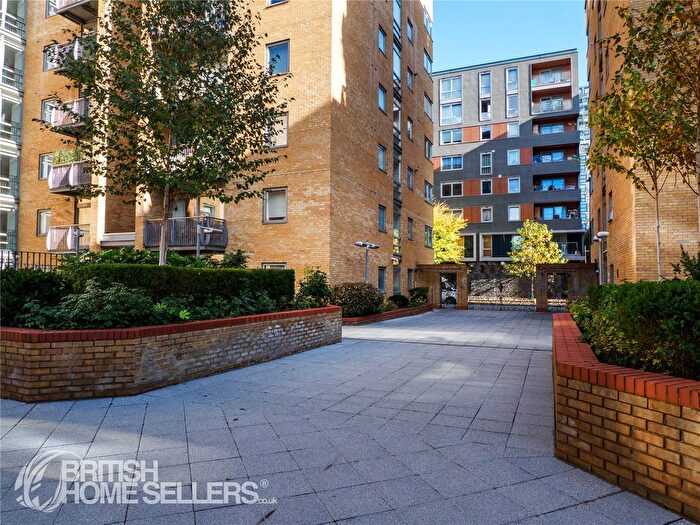 2 Bedroom Flat For Sale In Cassilis Road, London, E14