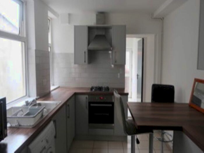 5 Bedroom Property To Rent In St Helens Avenue, Brynmill, Swansea, SA1