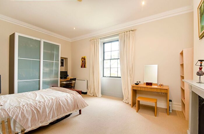2 Bedroom Flat To Rent In Pleasance Road, Putney, London, SW15