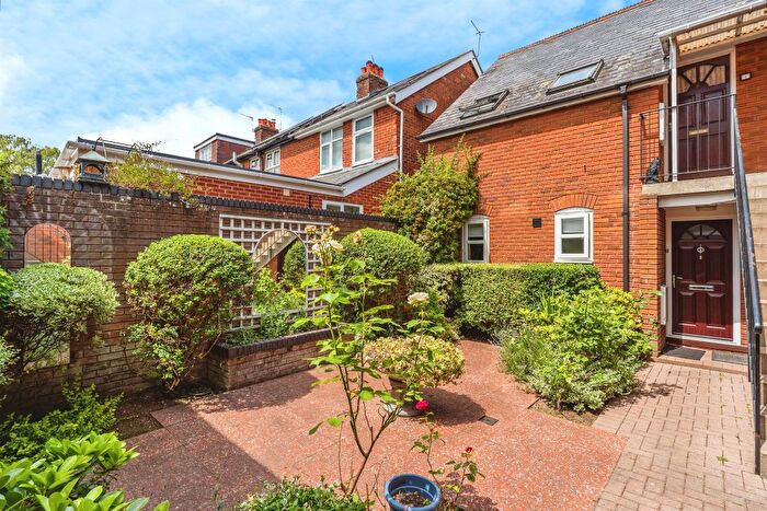 1 Bedroom Flat For Sale In Latimer Street, Romsey, SO51