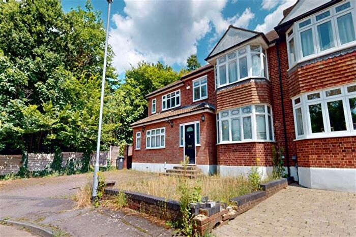 5 Bedroom Semi-Detached House To Rent In Epping New Road, Buckhurst Hill, IG9