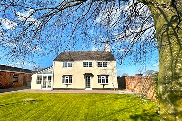 3 Bedroom Detached House To Rent In Tarporley Road, Stretton, Warrington, WA4