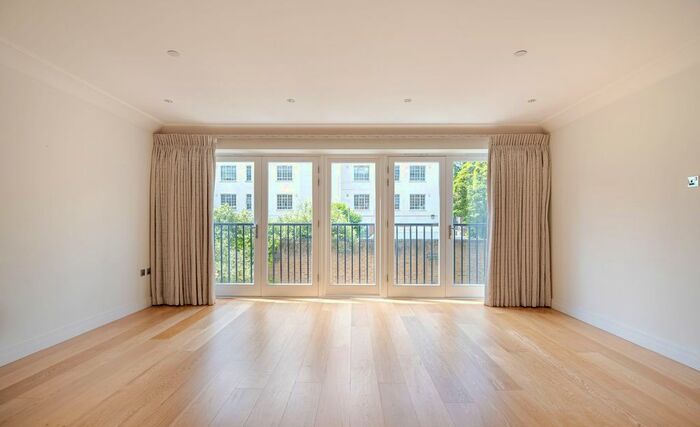 5 Bedroom Mews To Rent In Havilland Mews, London, W12