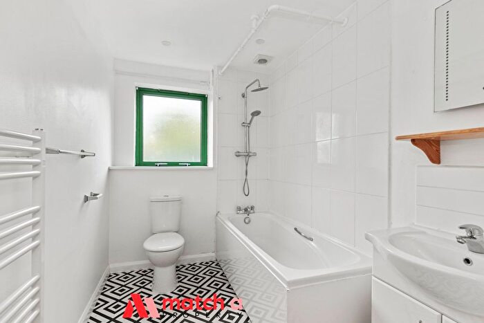 2 Bedroom Flat For Sale In Greenford Road, Greenford, UB6