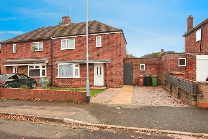 3 Bedroom Semi Detached House For Sale In Lindsey Close, Peterborough, PE4