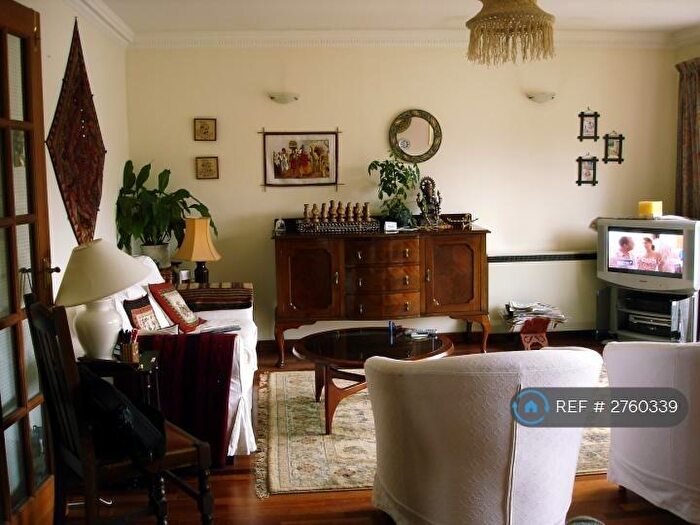 2 Bedroom Flat To Rent In Bycullah Road, Enfield, EN2