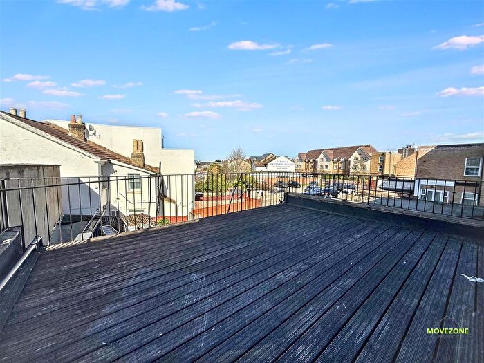 2 Bedroom Flat To Rent In Lower Addiscombe Road, Croydon, CR0