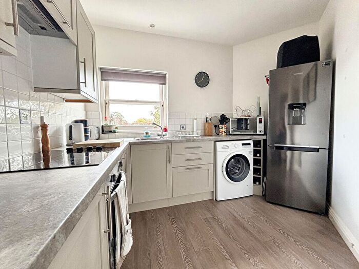 2 Bedroom Apartment For Sale In Sycamore Court, Fordingbridge, SP6