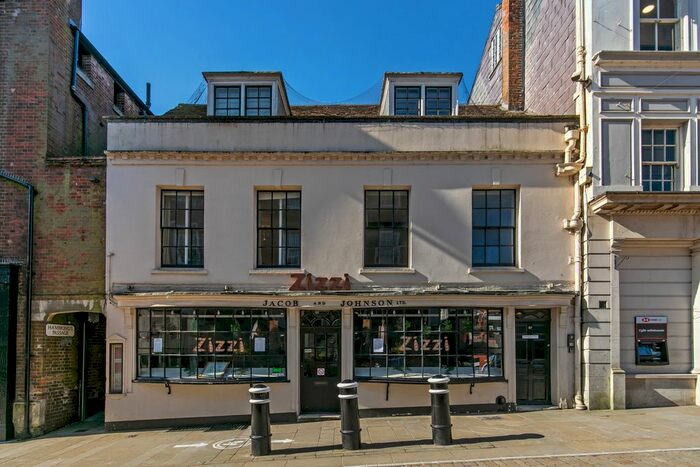 2 Bedroom Flat To Rent In High Street, Winchester, SO23