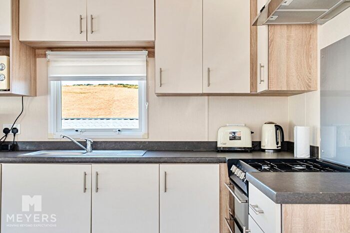 3 Bedroom Mobile/park Home For Sale In Durdle Door Holiday Park, Wareham, BH20 - Photo 8