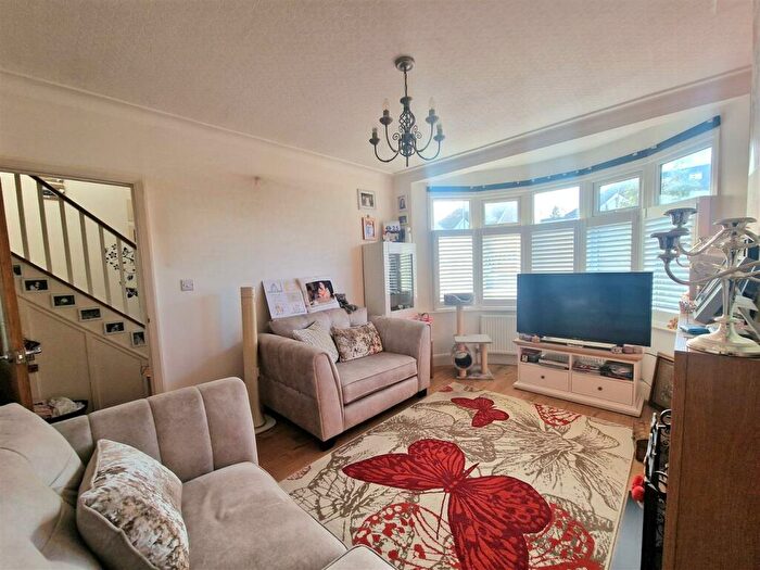 3 Bedroom End Of Terrace House For Sale In Brunswick Park Road, New Southgate, N11