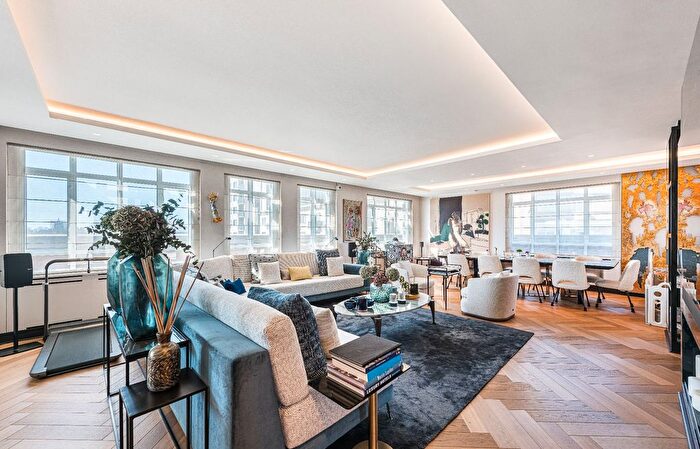5 Bedroom Flat To Rent In Cadogan Place, London, SW1X