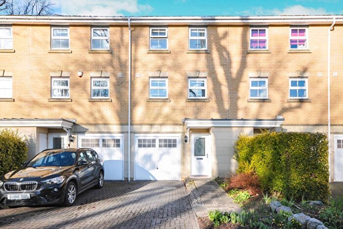 3 Bedroom Town House To Rent In Cromwell Close, Bromley, BR2