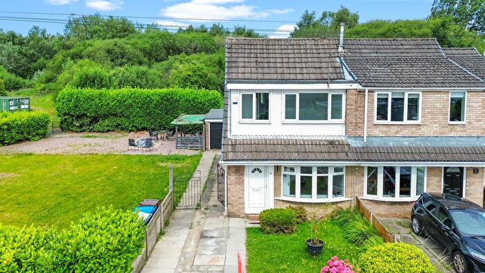 3 Bedroom Semi-Detached House For Sale In Lincoln Drive, Ashton-In-Makerfield, WN4