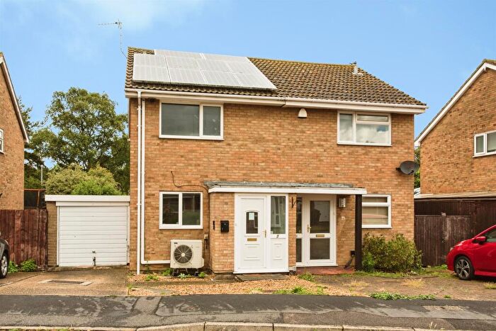 2 Bedroom Semi Detached House For Sale In Moyne Close, Cambridge, CB4