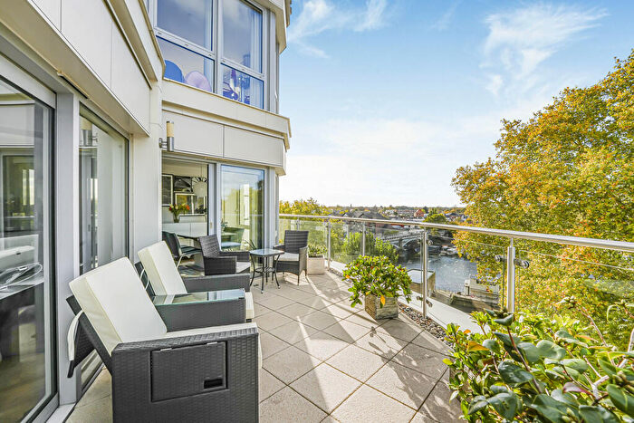 3 Bedroom Apartment For Sale In Kingston Riverside, Kingston Upon Thames, KT2