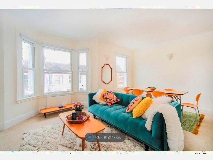 2 Bedroom Maisonette To Rent In Daphne Street, London, SW18