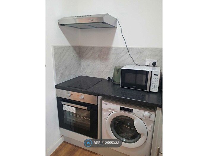 Studio To Rent In London Road, Isleworth, TW7