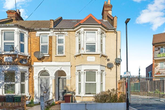 2 Bedroom House To Rent In First Avenue, Walthamstow, London, E17