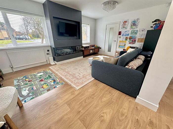 4 Bedroom Detached House To Rent In Causeway Glade, Sheffield, S17