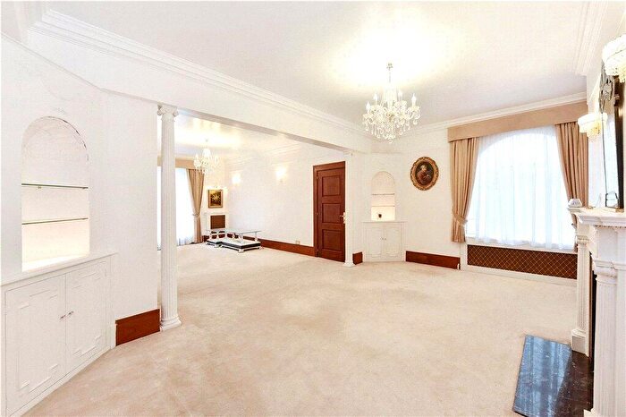 4 Bedroom Apartment To Rent In Berkeley Court, Marylebone Road, NW1