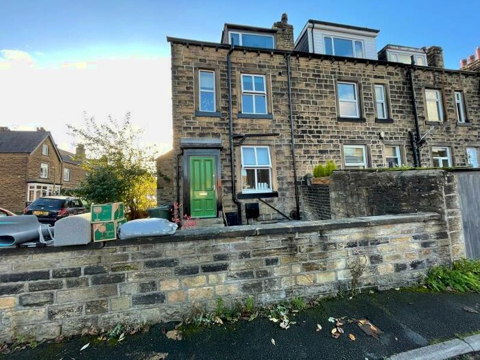 4 Bedroom End Of Terrace House To Rent In Myrtle Avenue, Bingley, BD16