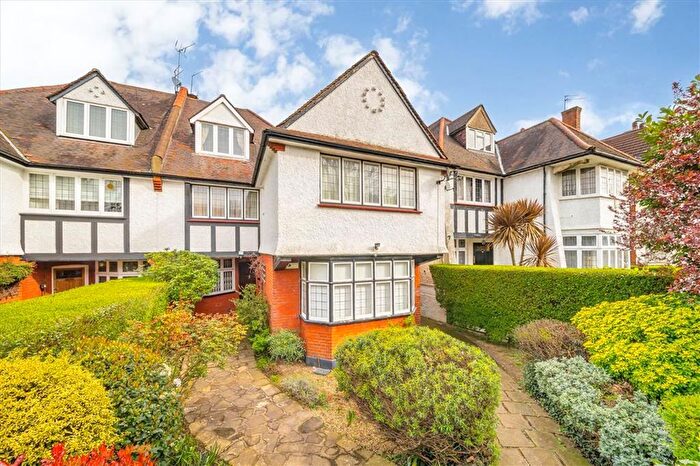 2 Bedroom Flat For Sale In Teignmouth Road, Mapesbury Convservation, NW2