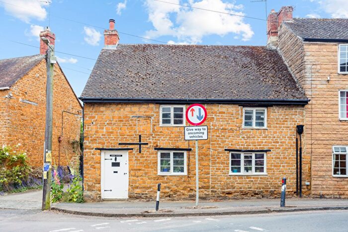 3 Bedroom Cottage For Sale In Chapel Square, Deddington, OX15
