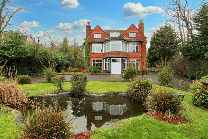 10 Bedroom Detached House To Rent In Oathall Road, Haywards Heath, RH16