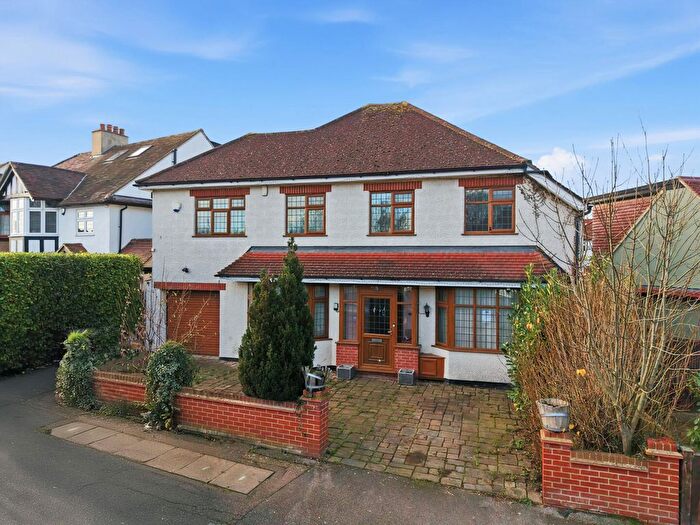 4 Bedroom Detached House For Sale In Brooklyn Avenue, Loughton, IG10