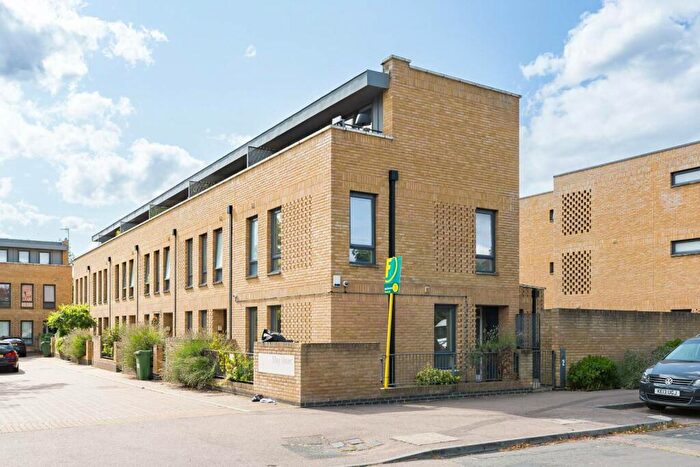 3 Bedroom End Of Terrace House To Rent In May Road, Chingford, London, E4