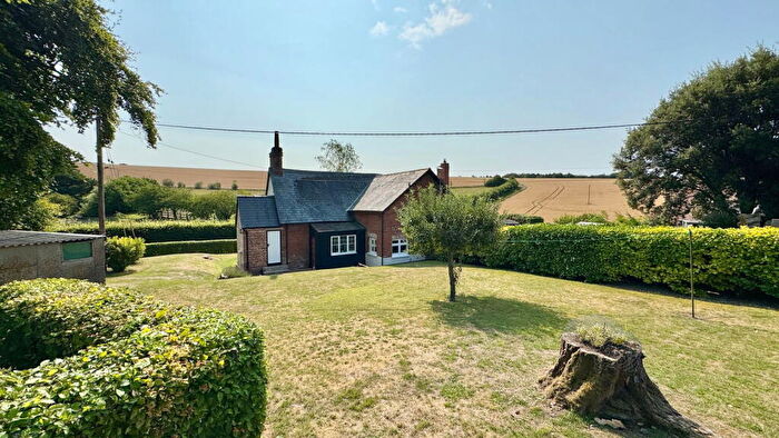 3 Bedroom Semi-Detached House For Sale In Hare Warren, Whitchurch, RG28