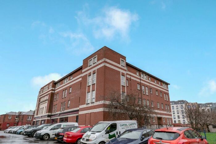 2 Bedroom Flat To Rent In Alexander Drive, Dalry, Edinburgh, EH11