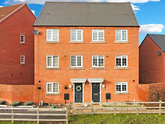 4 Bedroom Semi Detached House To Rent In Lavender Way, Newark, NG24