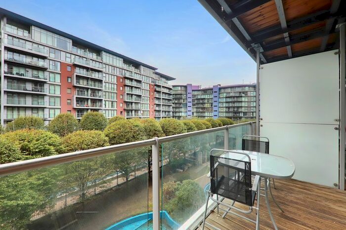 2 Bedroom Flat To Rent In Queenstown Road, London, SW11